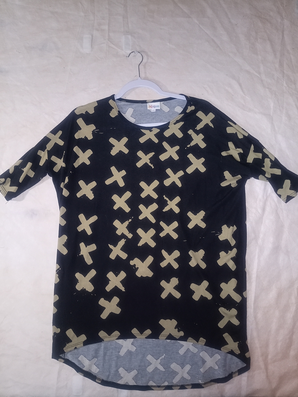 Women’s Luluroe Black Crewneck Shirt with Beige Cross Print Size Xs